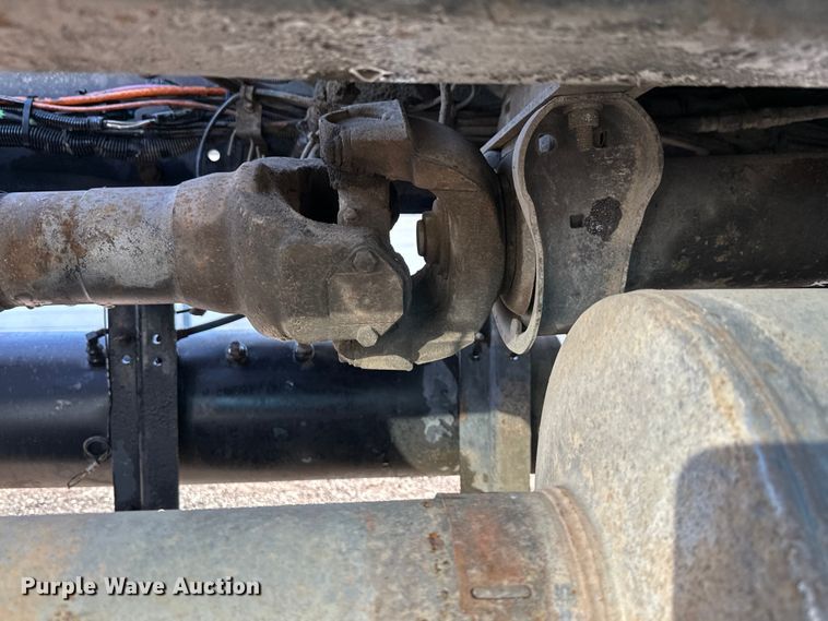 image for item DN7681 2005 Kenworth  T600 semi truck