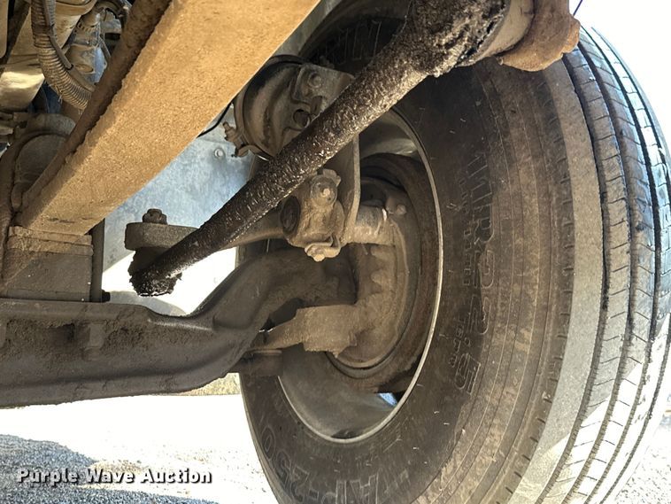 image for item DN7681 2005 Kenworth  T600 semi truck