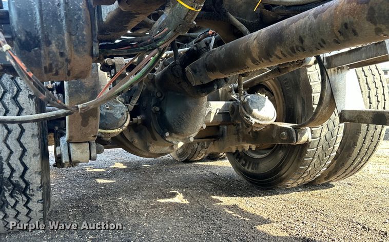 image for item DN7681 2005 Kenworth  T600 semi truck