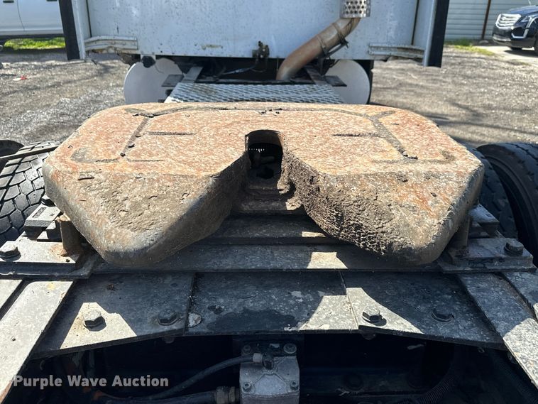 image for item DN7681 2005 Kenworth  T600 semi truck