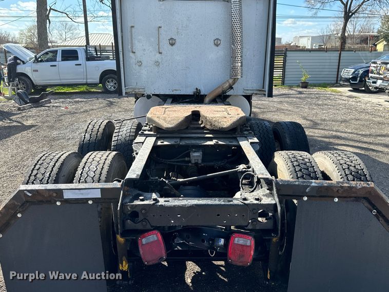 image for item DN7681 2005 Kenworth  T600 semi truck