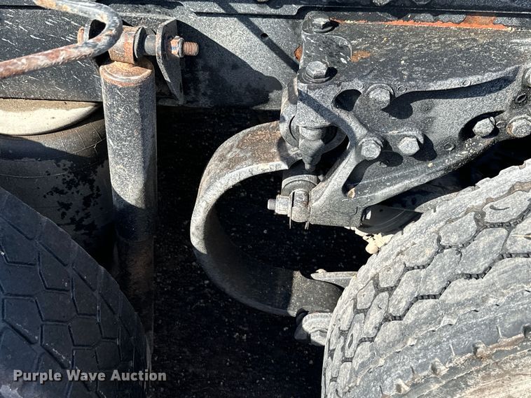 image for item DN7681 2005 Kenworth  T600 semi truck