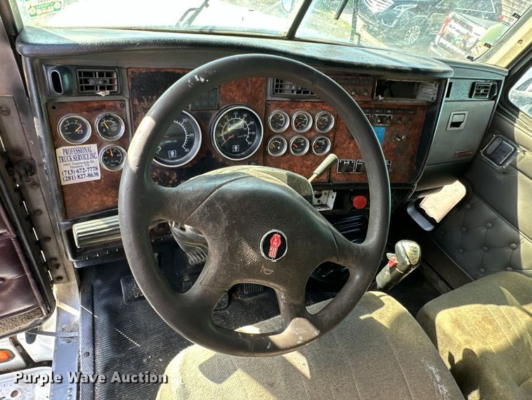 image for item DN7681 2005 Kenworth  T600 semi truck