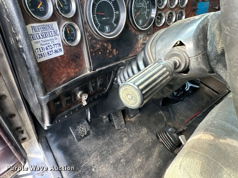 image for item DN7681 2005 Kenworth  T600 semi truck