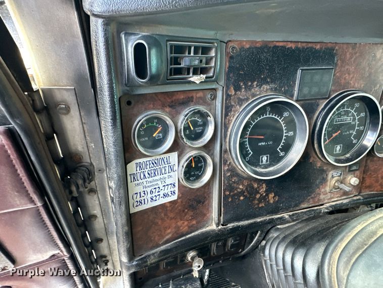 image for item DN7681 2005 Kenworth  T600 semi truck