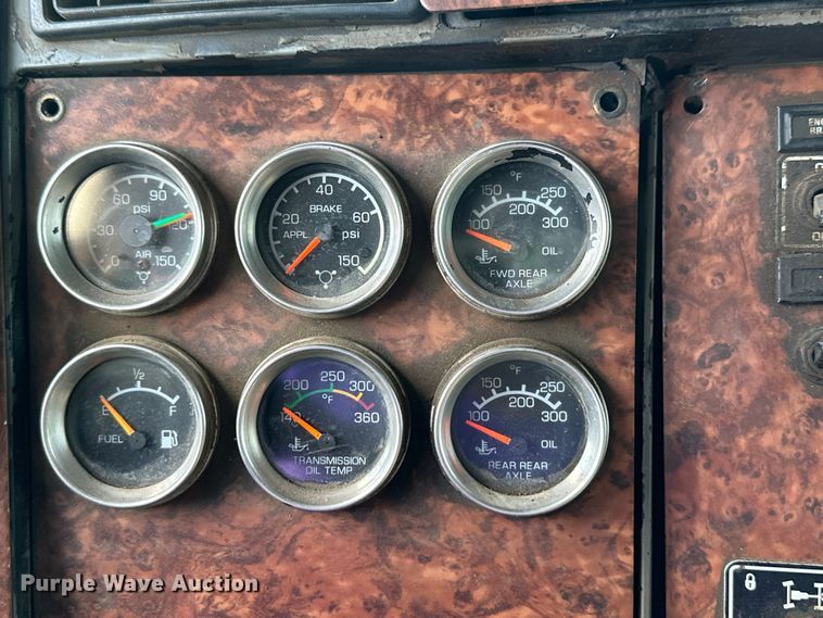 image for item DN7681 2005 Kenworth  T600 semi truck