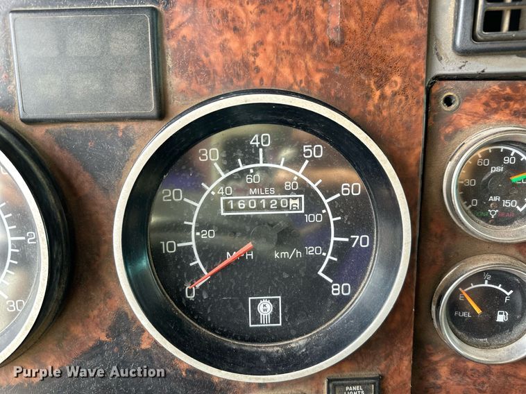 image for item DN7681 2005 Kenworth  T600 semi truck