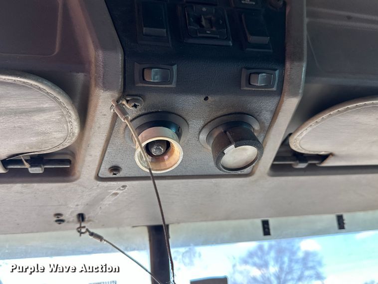 image for item DN7681 2005 Kenworth  T600 semi truck