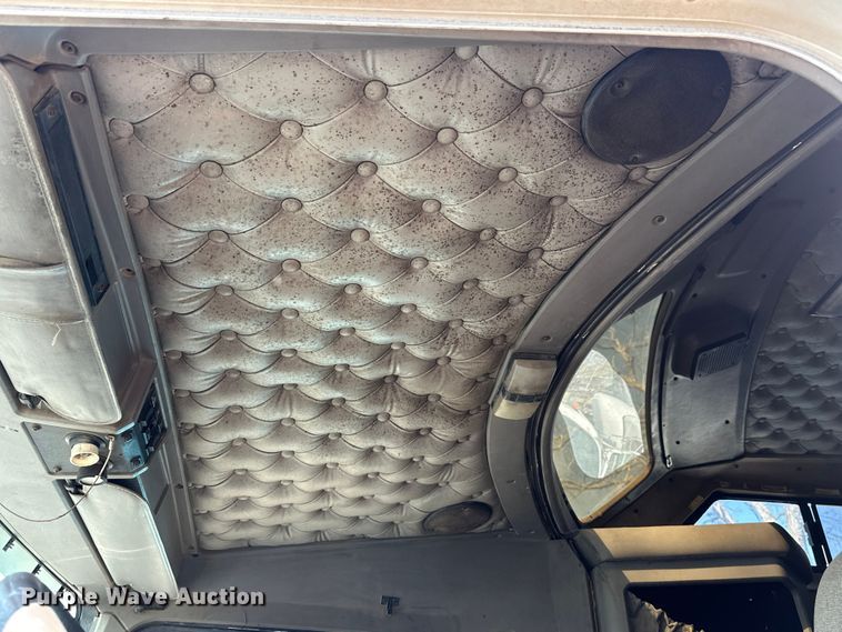 image for item DN7681 2005 Kenworth  T600 semi truck