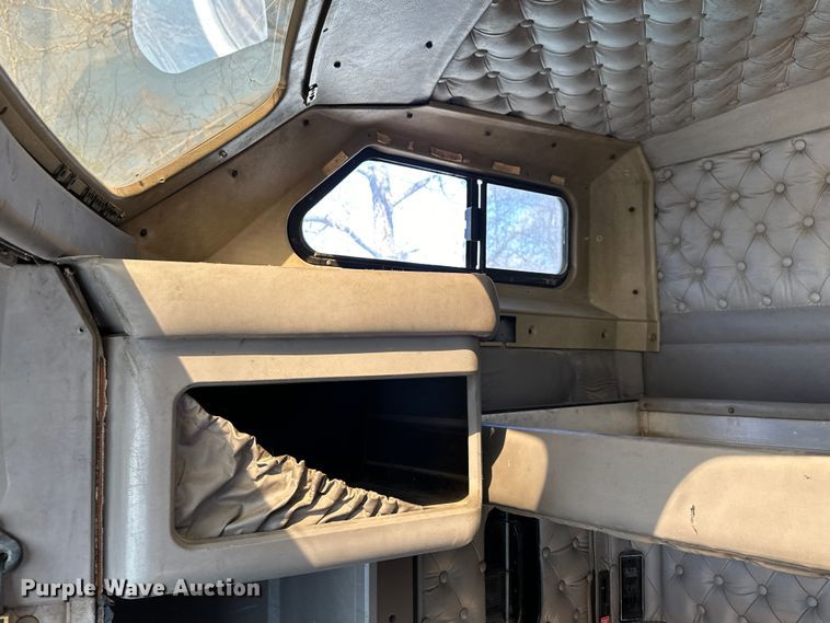 image for item DN7681 2005 Kenworth  T600 semi truck