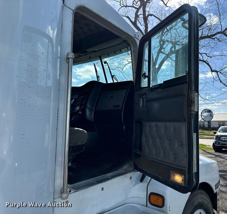 image for item DN7681 2005 Kenworth  T600 semi truck