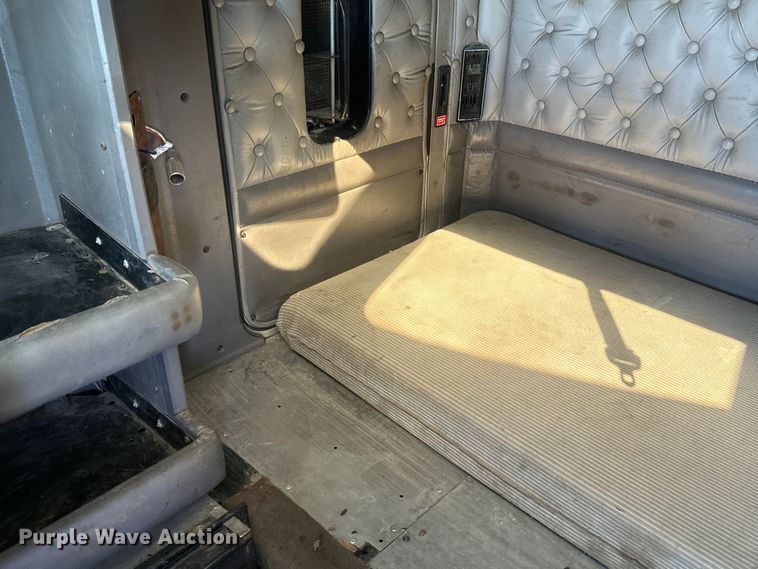 image for item DN7681 2005 Kenworth  T600 semi truck