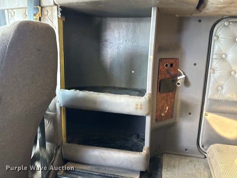 image for item DN7681 2005 Kenworth  T600 semi truck