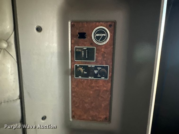 image for item DN7681 2005 Kenworth  T600 semi truck