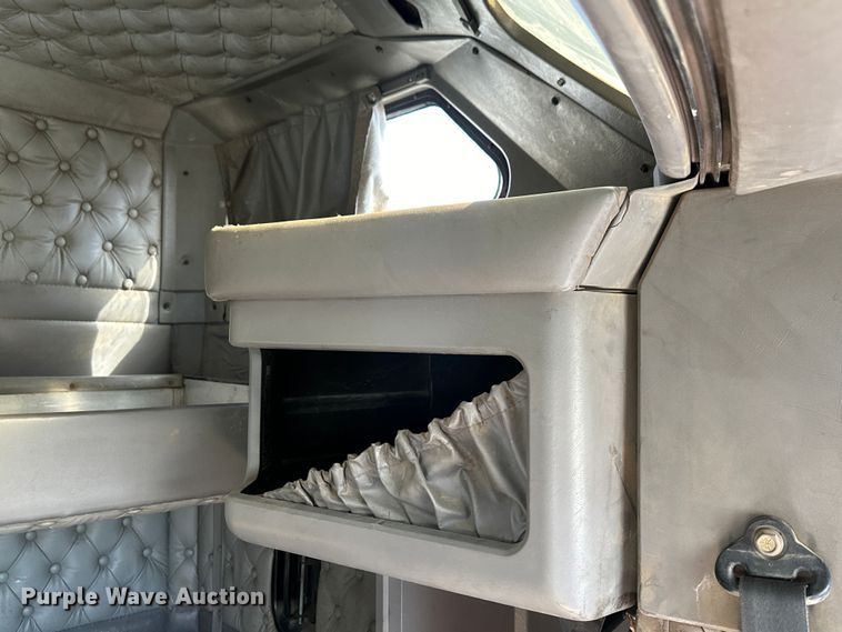 image for item DN7681 2005 Kenworth  T600 semi truck