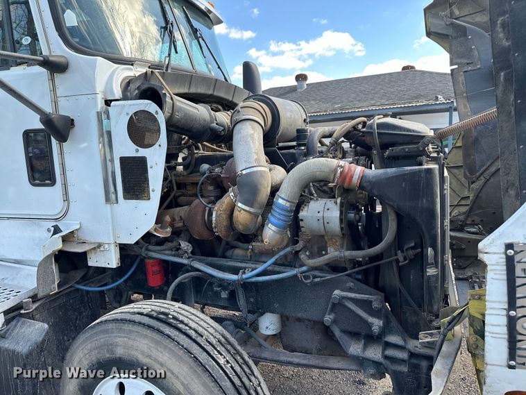 image for item DN7681 2005 Kenworth  T600 semi truck