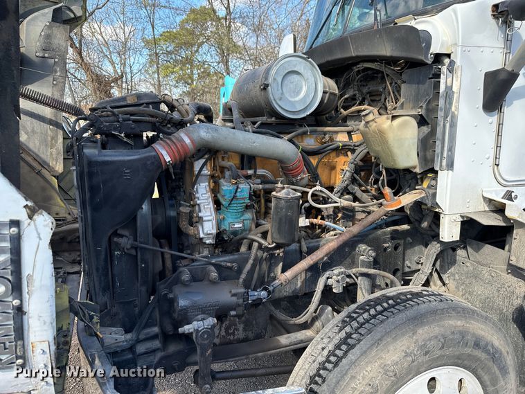 image for item DN7681 2005 Kenworth  T600 semi truck