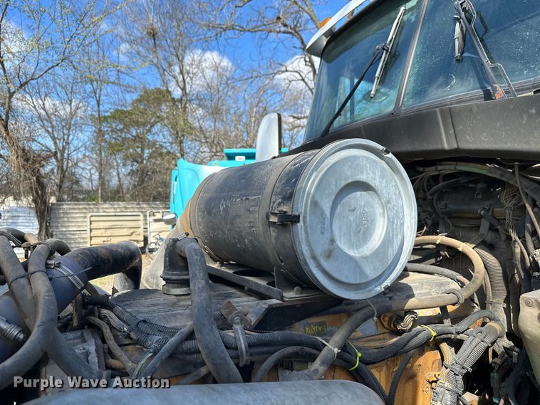 image for item DN7681 2005 Kenworth  T600 semi truck