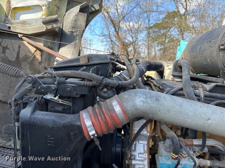 image for item DN7681 2005 Kenworth  T600 semi truck