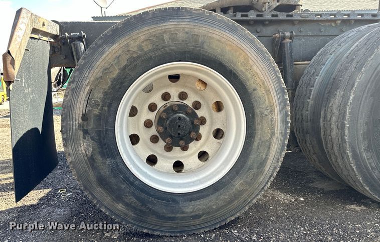 image for item DN7681 2005 Kenworth  T600 semi truck