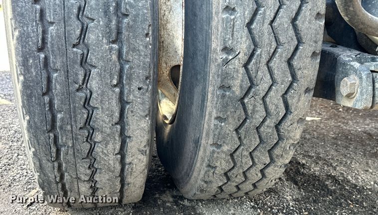 image for item DN7681 2005 Kenworth  T600 semi truck