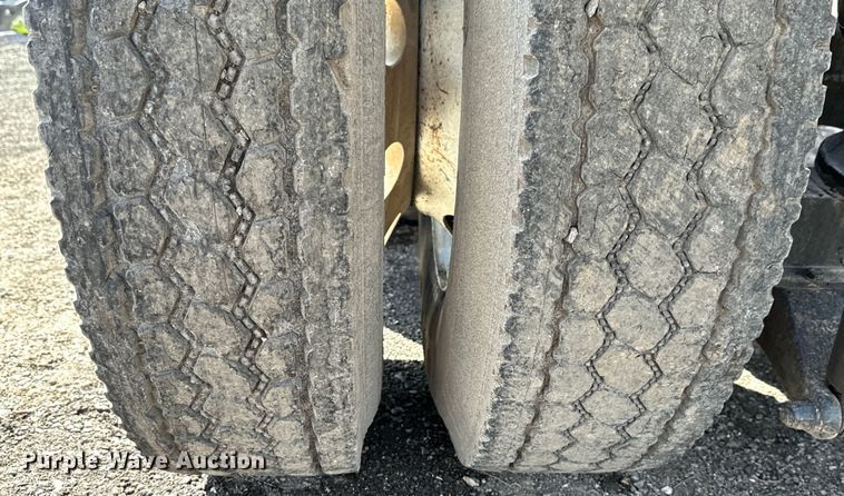 image for item DN7681 2005 Kenworth  T600 semi truck