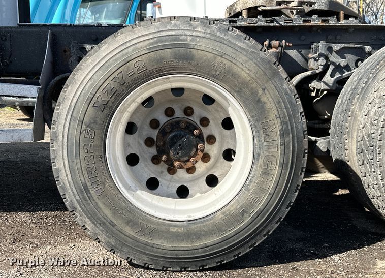 image for item DN7681 2005 Kenworth  T600 semi truck