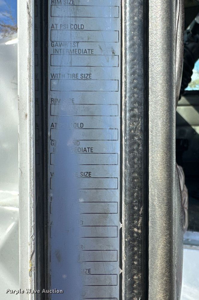 image for item DN7681 2005 Kenworth  T600 semi truck