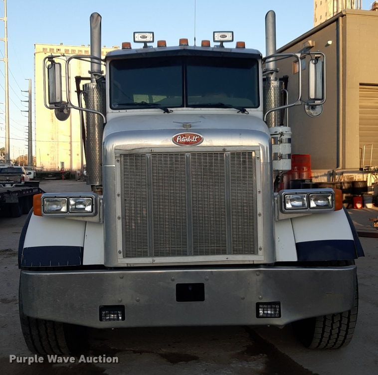 image for item DP2622 2006 Peterbilt  rollback truck