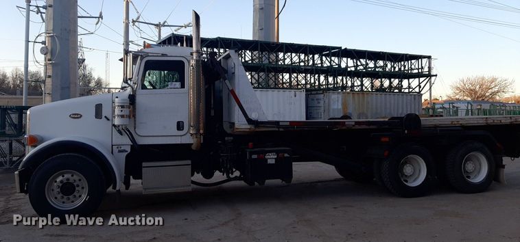 image for item DP2622 2006 Peterbilt  rollback truck