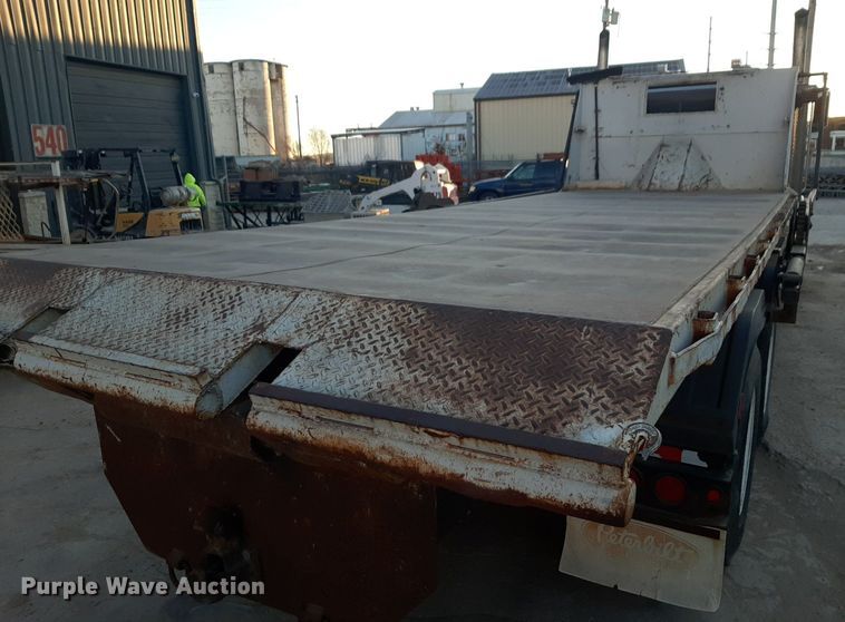 image for item DP2622 2006 Peterbilt  rollback truck