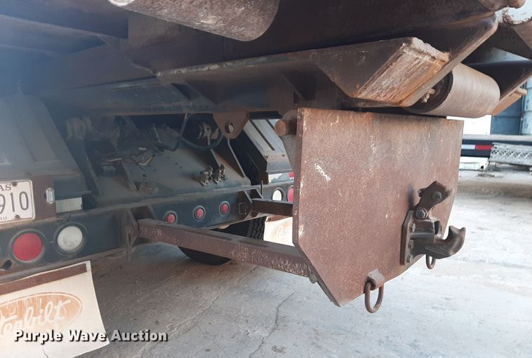 image for item DP2622 2006 Peterbilt  rollback truck