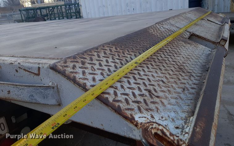 image for item DP2622 2006 Peterbilt  rollback truck