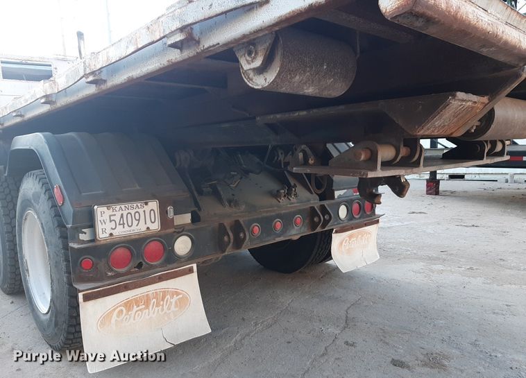 image for item DP2622 2006 Peterbilt  rollback truck