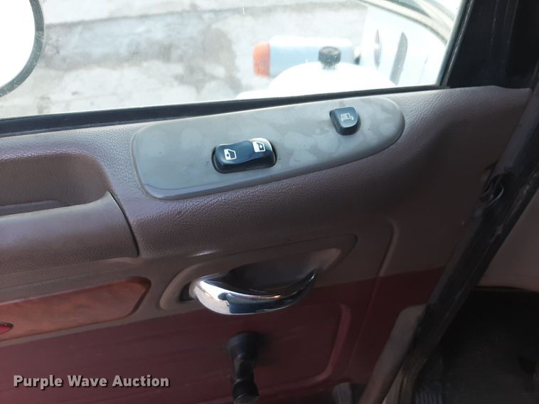 image for item DP2622 2006 Peterbilt  rollback truck