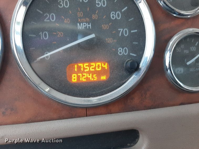 image for item DP2622 2006 Peterbilt  rollback truck