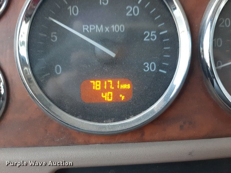 image for item DP2622 2006 Peterbilt  rollback truck