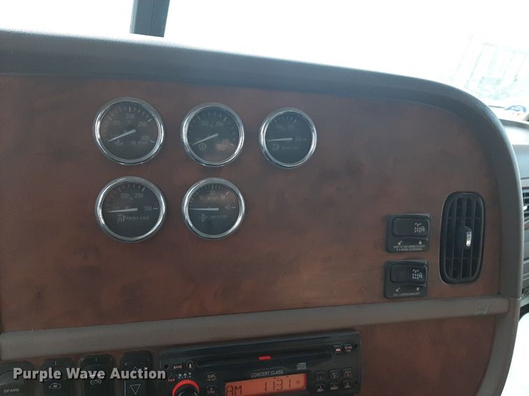 image for item DP2622 2006 Peterbilt  rollback truck