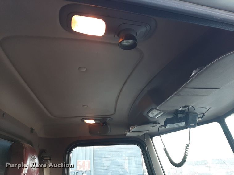 image for item DP2622 2006 Peterbilt  rollback truck