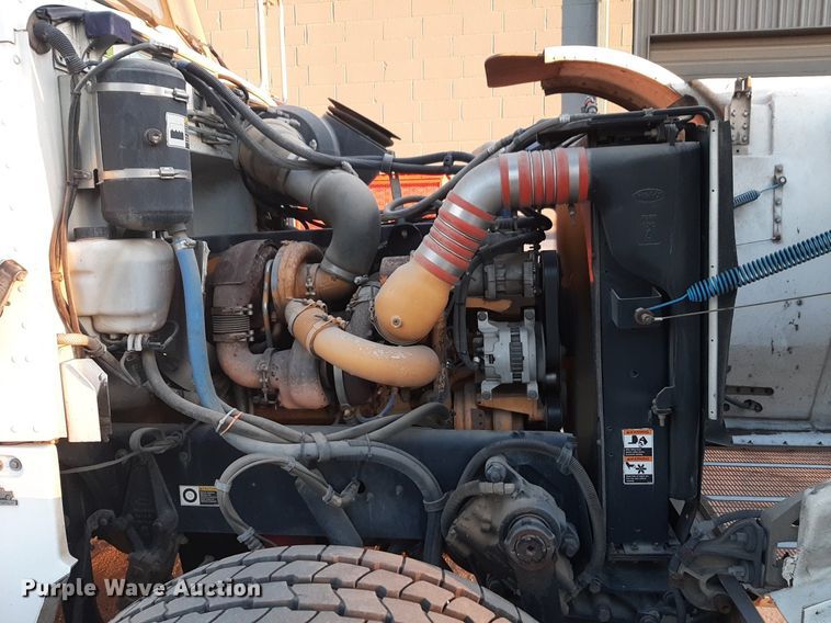 image for item DP2622 2006 Peterbilt  rollback truck