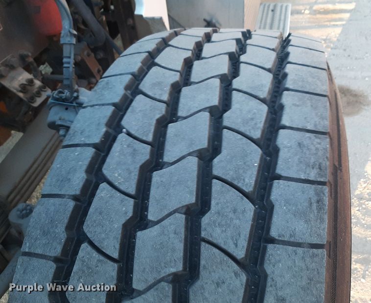 image for item DP2622 2006 Peterbilt  rollback truck