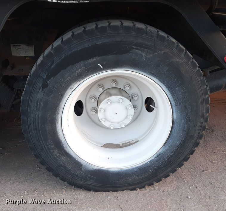 image for item DP2622 2006 Peterbilt  rollback truck