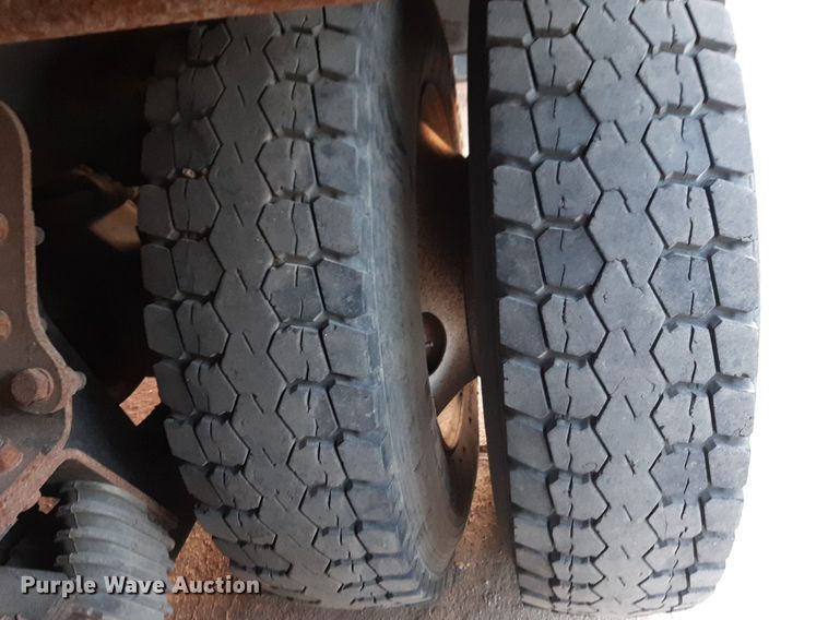 image for item DP2622 2006 Peterbilt  rollback truck