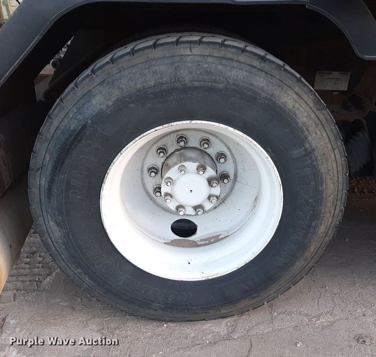 image for item DP2622 2006 Peterbilt  rollback truck