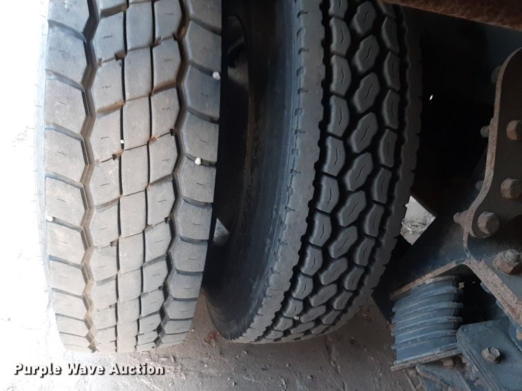 image for item DP2622 2006 Peterbilt  rollback truck