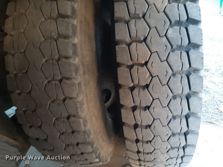 image for item DP2622 2006 Peterbilt  rollback truck