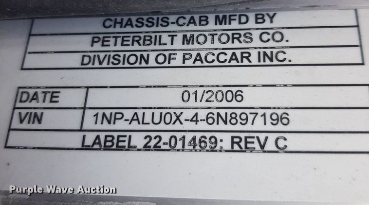 image for item DP2622 2006 Peterbilt  rollback truck