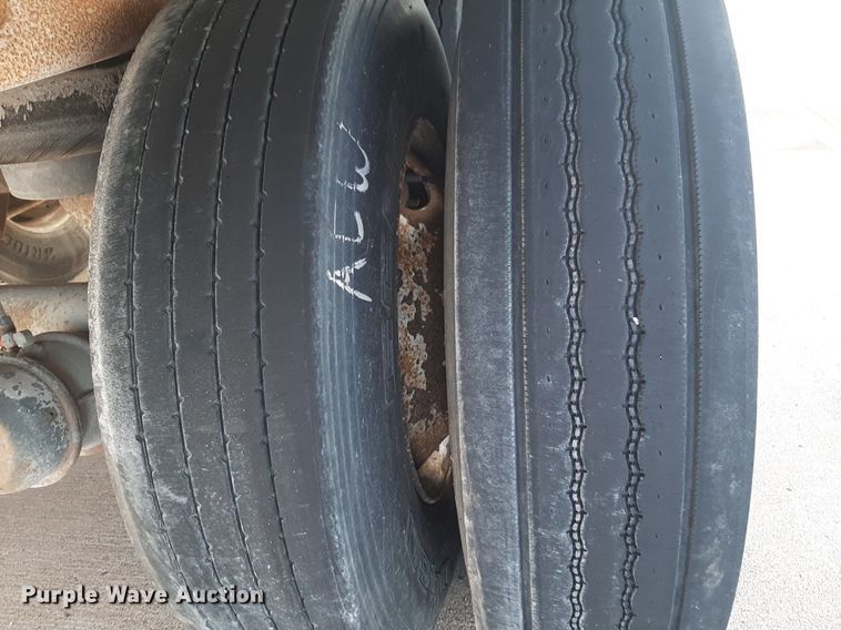 image for item DP2673 2005 Wabash dry van trailer