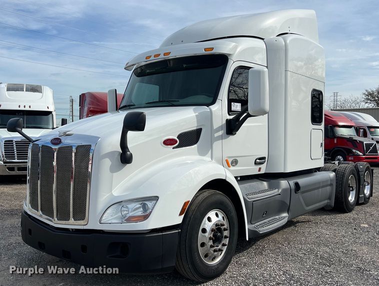 image for item DQ2364 2019 Peterbilt 579 semi truck
