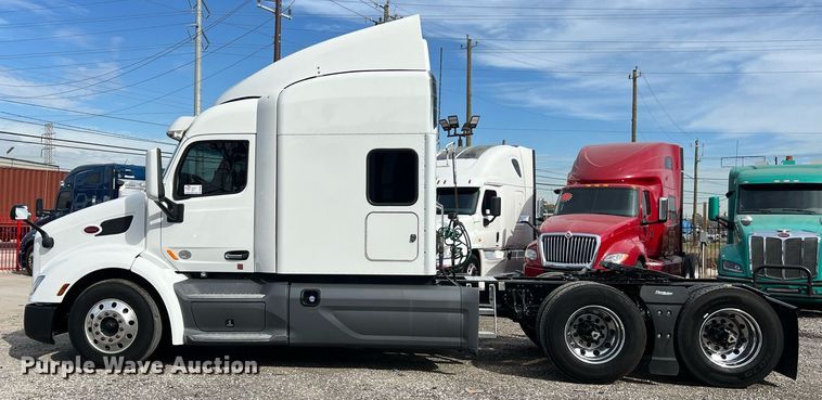 image for item DQ2364 2019 Peterbilt 579 semi truck